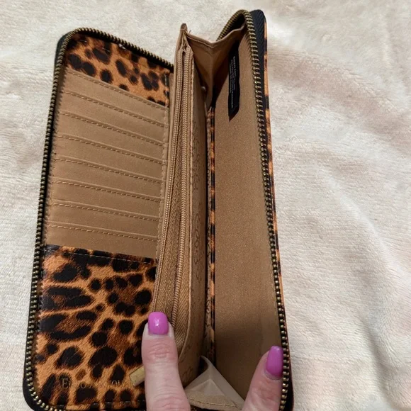 Leopard wallet- brand new w/o tags. - Picture 3 of 4